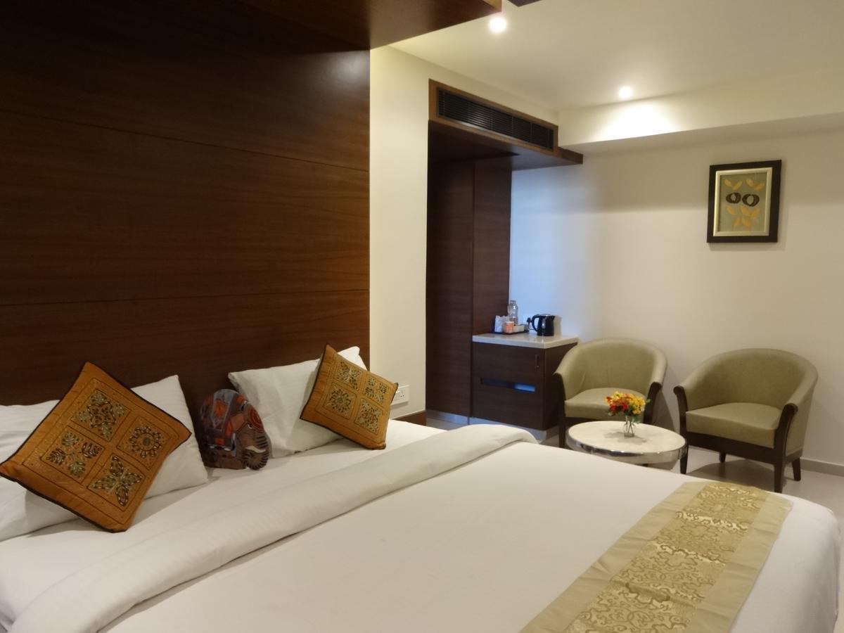 Hotel Shaans Tiruchirappalli Kültér fotó